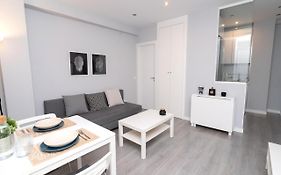 Modern Minimalist 1-Bedroom In The Center